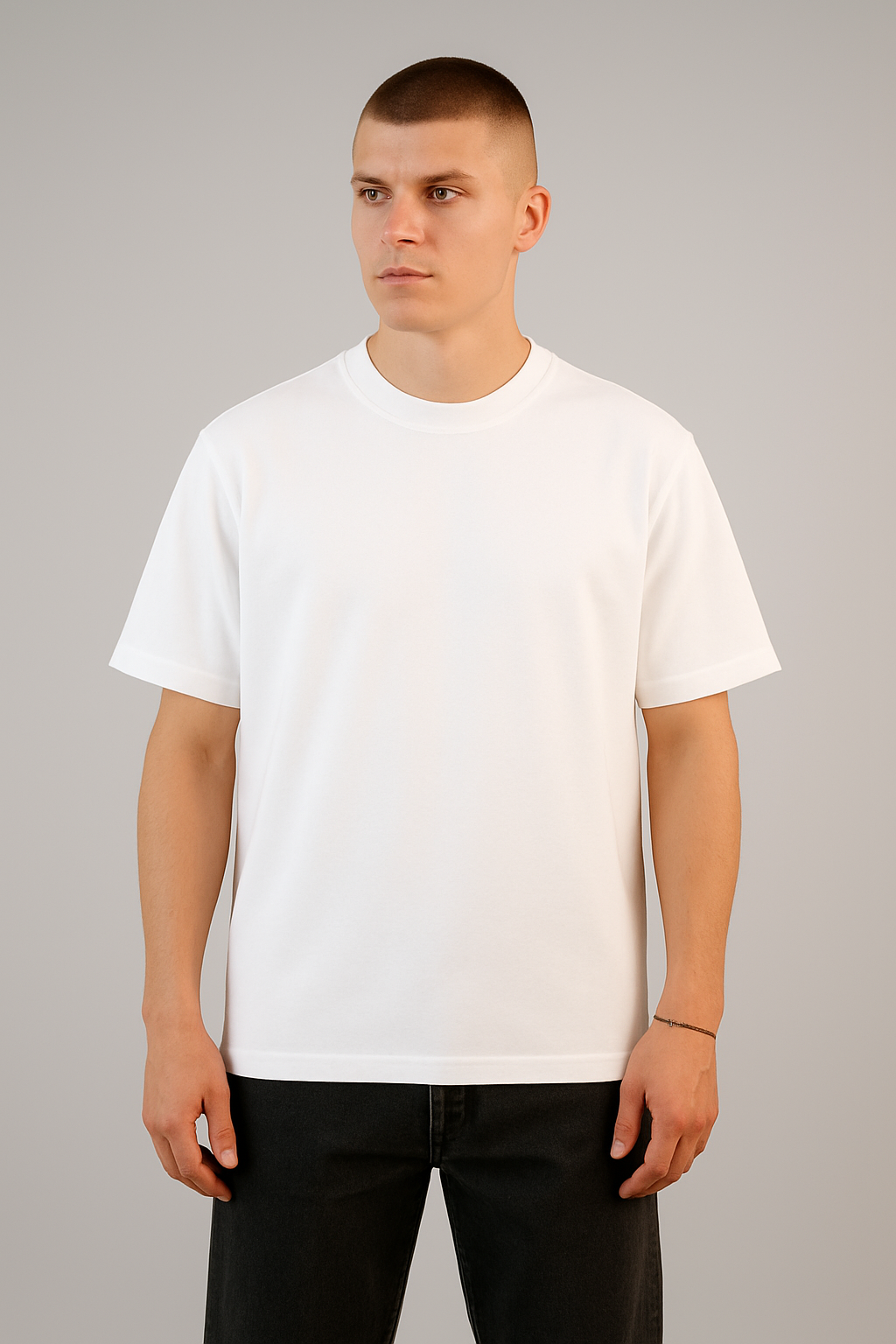 THE WHITE ESSENTIALS TSHIRT
